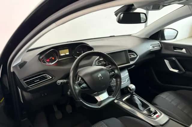 Peugeot 308 (2016) thumbnail 6