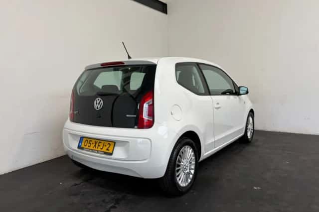 Volkswagen Up! (2012) thumbnail 2