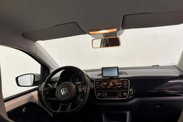 Volkswagen Up! (2012) thumbnail 3