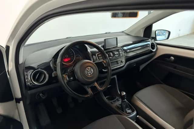 Volkswagen Up! (2012) thumbnail 6