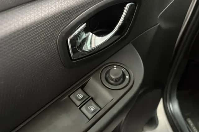 Renault Clio (2014) thumbnail 6
