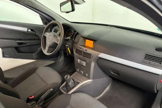 Opel Astra (2006) thumbnail 3