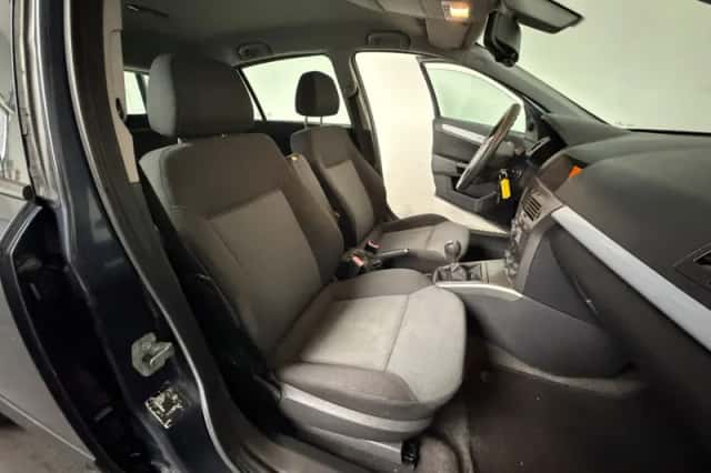 Opel Astra (2006) thumbnail 4