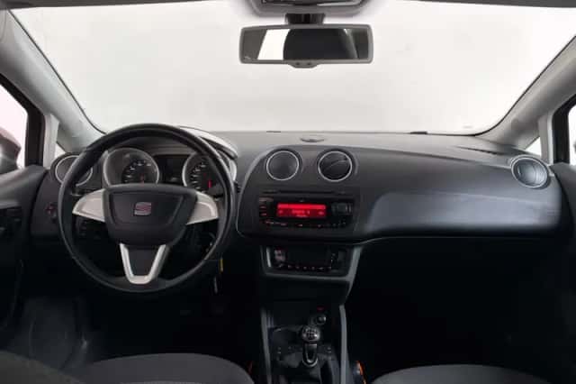 SEAT Ibiza (2010) thumbnail 3