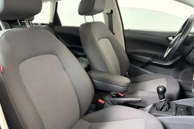 SEAT Ibiza (2010) thumbnail 4