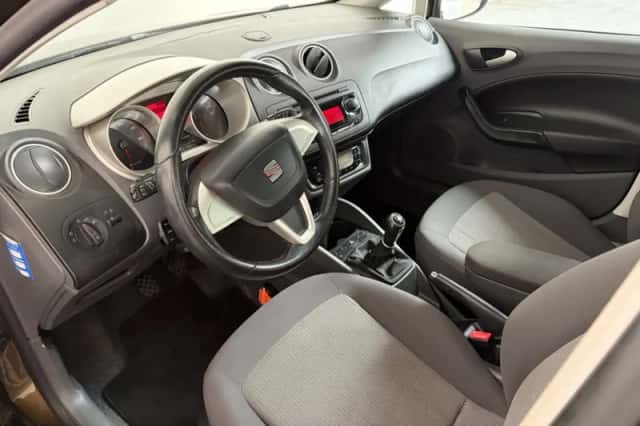 SEAT Ibiza (2010) thumbnail 5
