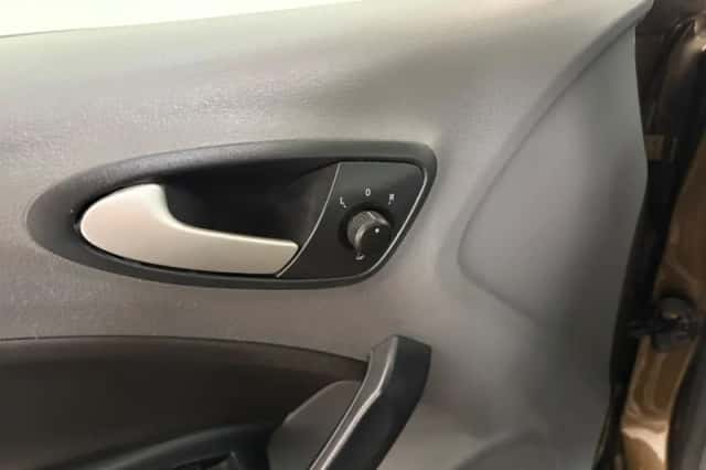 SEAT Ibiza (2010) thumbnail 6