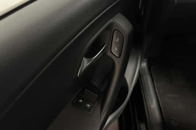 Volkswagen Polo (2012) thumbnail 4