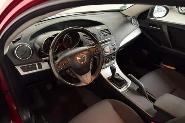 Mazda 3 (2011) thumbnail 6