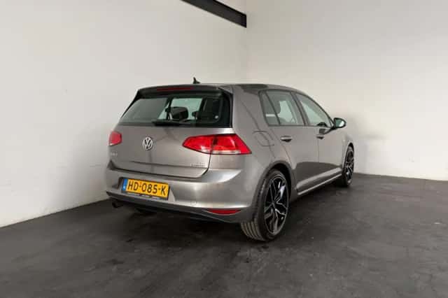 Volkswagen Golf (2015) thumbnail 2