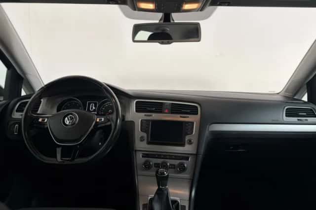 Volkswagen Golf (2015) thumbnail 3