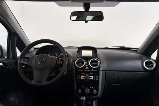 Opel Corsa (2014) thumbnail 3