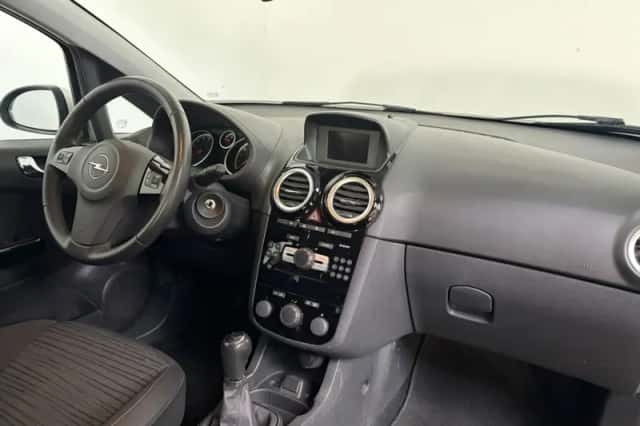 Opel Corsa (2014) thumbnail 4