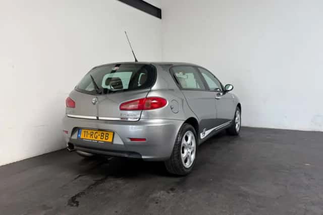 Alfa Romeo 147 (2005) thumbnail 2