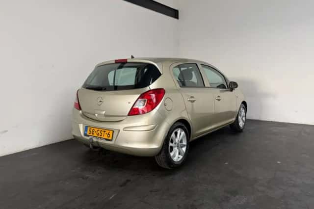Opel Corsa (2008) thumbnail 2