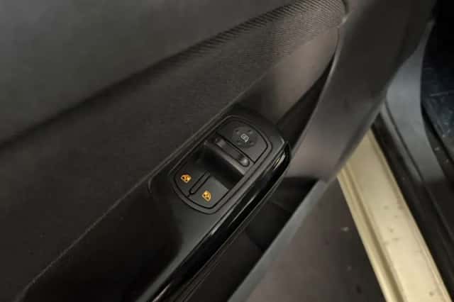 Opel Corsa (2008) thumbnail 6
