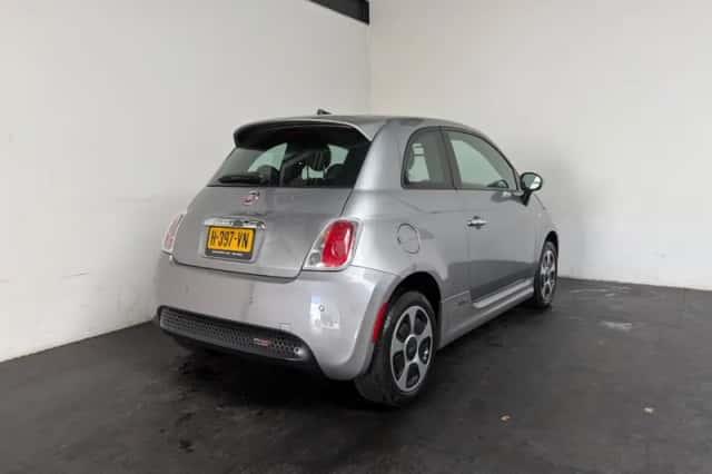 Fiat 500 (2016) thumbnail 2