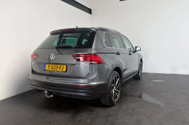 Volkswagen Tiguan (2018) thumbnail 2
