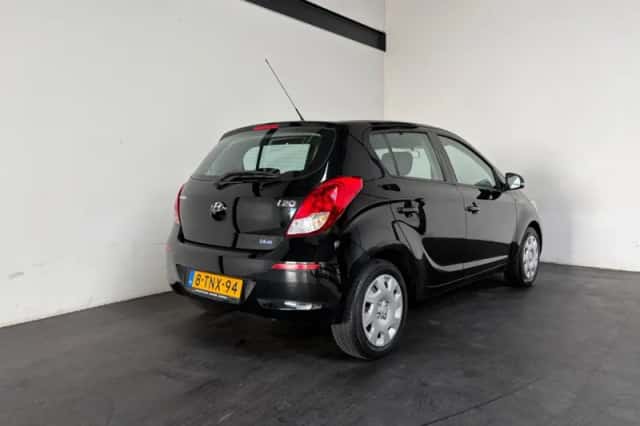 Hyundai i20 (2014) thumbnail 2
