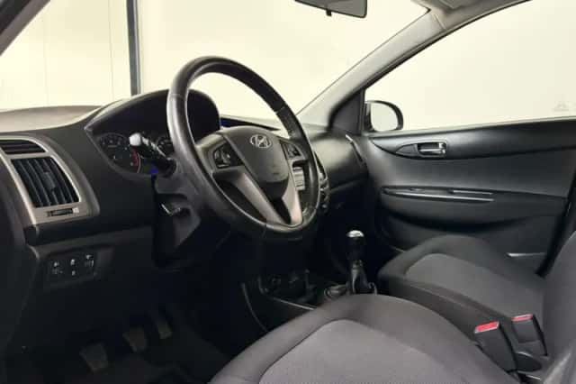 Hyundai i20 (2014) thumbnail 3