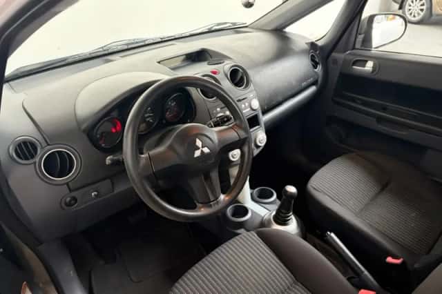 Mitsubishi Colt (2007) thumbnail 6