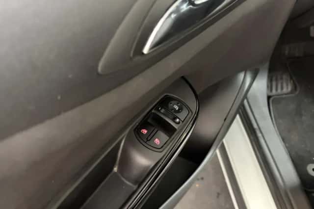 Opel Corsa (2015) thumbnail 6