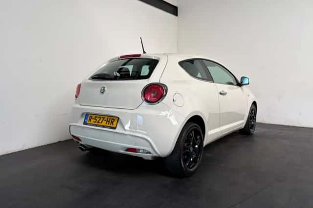 Alfa Romeo MiTo (2010) thumbnail 2