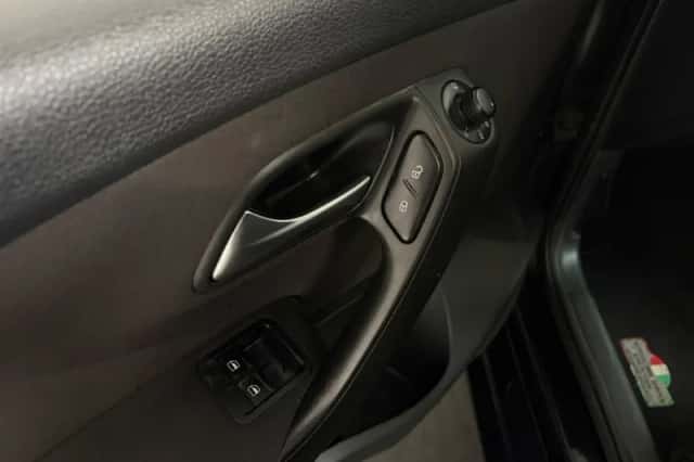 Volkswagen Polo (2012) thumbnail 6