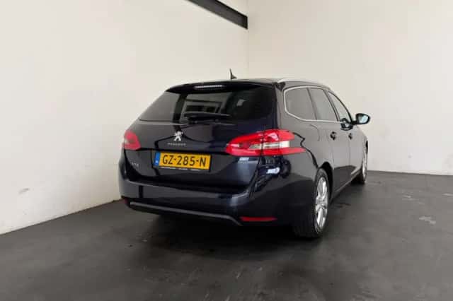 Peugeot 308 (2015) thumbnail 2