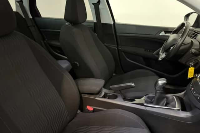 Peugeot 308 (2015) thumbnail 4