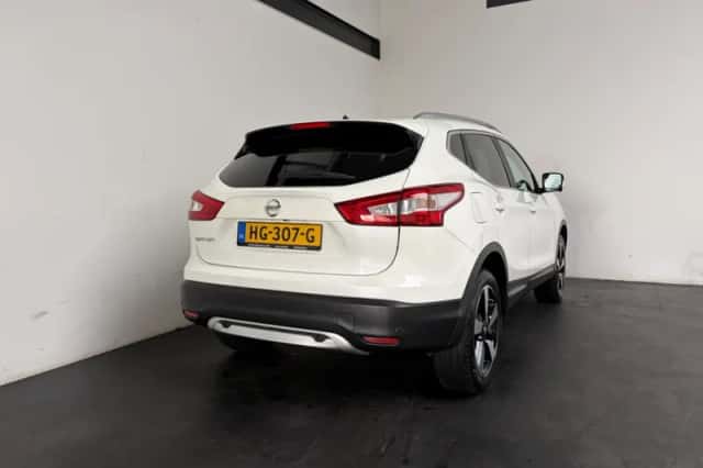 Nissan Qashqai (2015) thumbnail 2