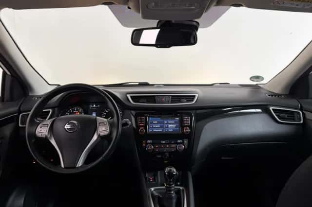 Nissan Qashqai (2015) thumbnail 3