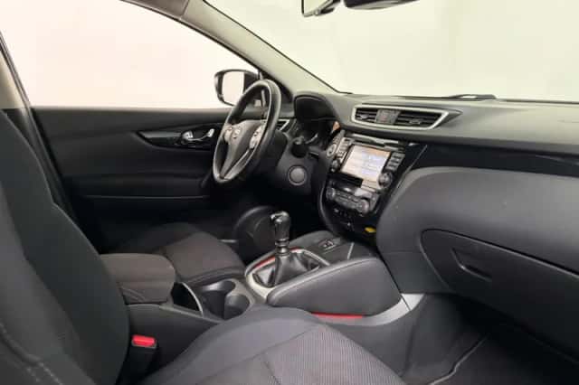 Nissan Qashqai (2015) thumbnail 4