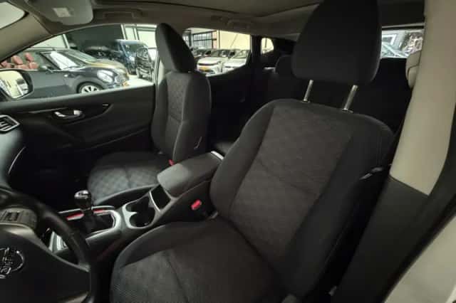 Nissan Qashqai (2015) thumbnail 5