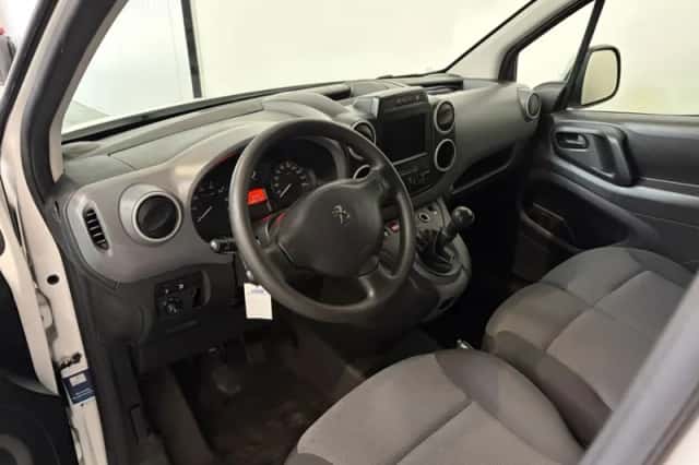 Peugeot Partner (2017) thumbnail 4