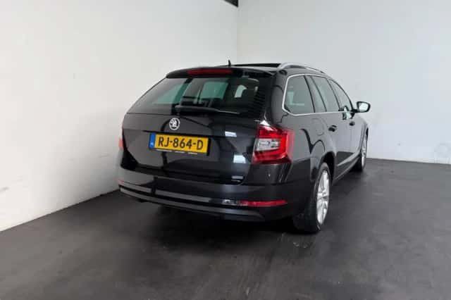 Škoda Octavia (2018) thumbnail 2