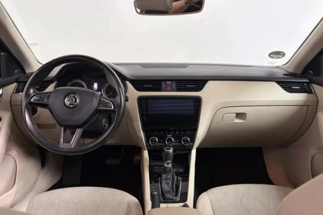Škoda Octavia (2018) thumbnail 3