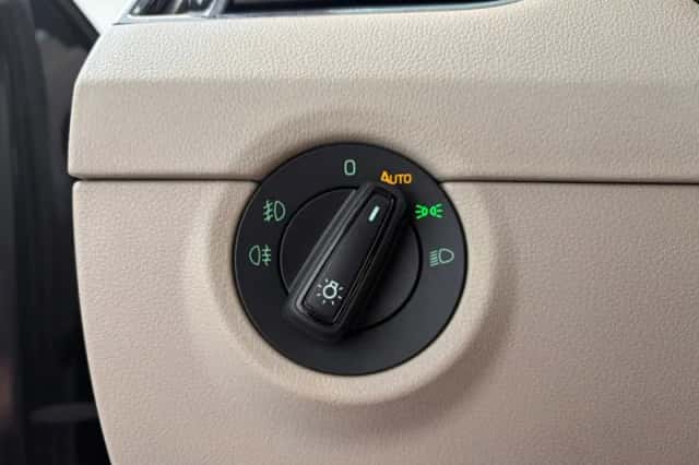 Škoda Octavia (2018) thumbnail 5