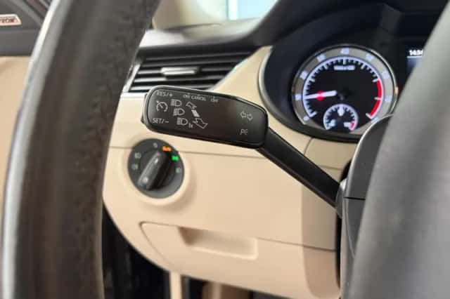Škoda Octavia (2018) thumbnail 6