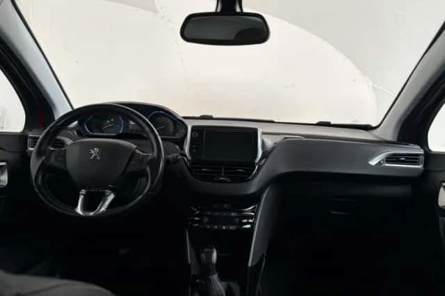 Peugeot 2008 (2018) thumbnail 3