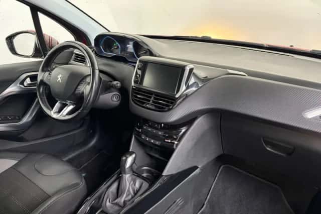 Peugeot 2008 (2018) thumbnail 4