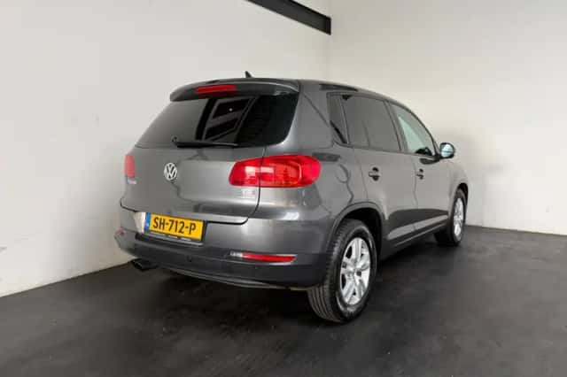 Volkswagen Tiguan (2014) thumbnail 2