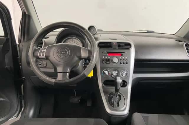 Opel Agila (2009) thumbnail 4
