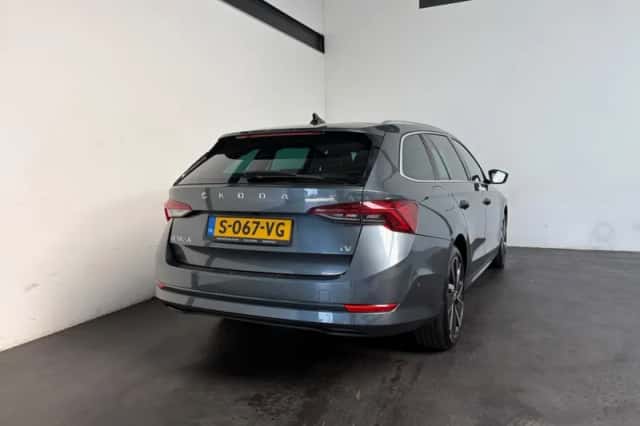 Škoda Octavia (2021) thumbnail 2