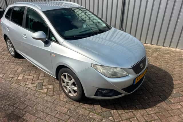 SEAT Ibiza (2011) thumbnail 3