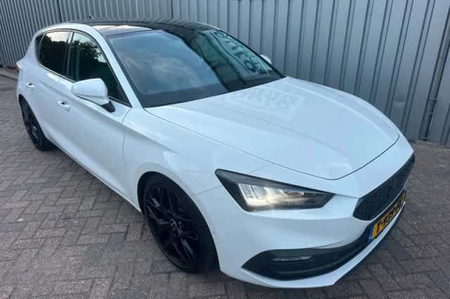 SEAT Leon (2023) thumbnail 2