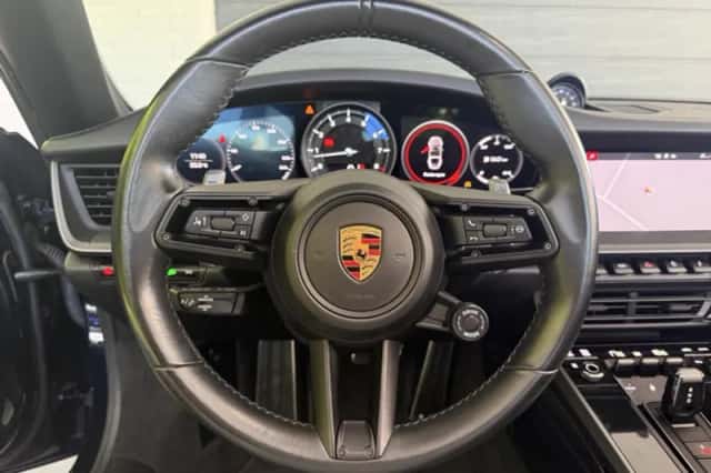 Porsche 911 (2021) thumbnail 4