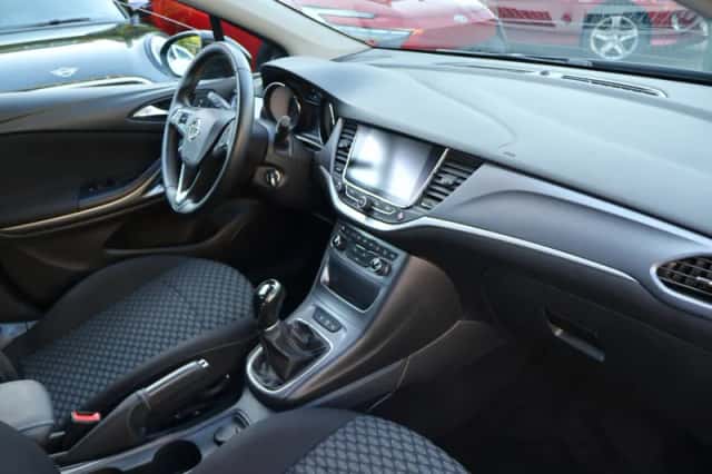 Opel Astra (2018) thumbnail 3