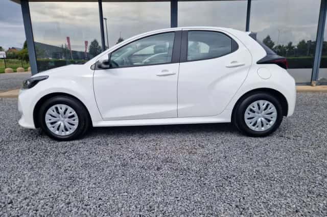 Toyota Yaris (2021) thumbnail 2
