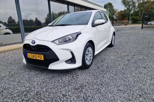 Toyota Yaris (2021) thumbnail 5